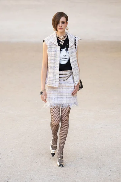 Look 18